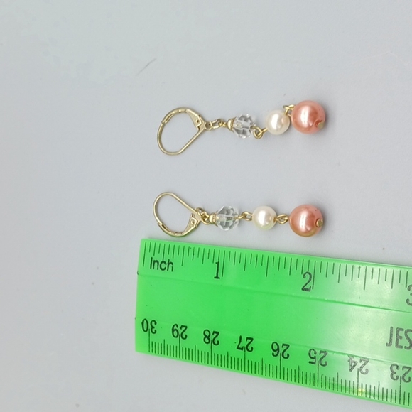 Elegant Gold and Pearl Drop Earrings - Picture 4 of 9
